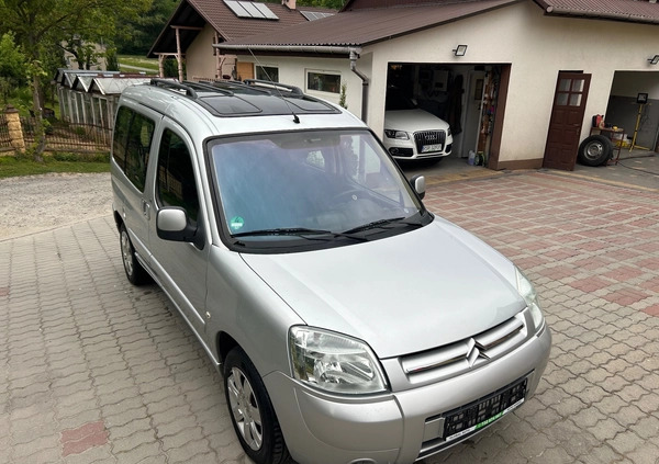 Citroen Berlingo cena 13900 przebieg: 242000, rok produkcji 2006 z Gościno małe 631